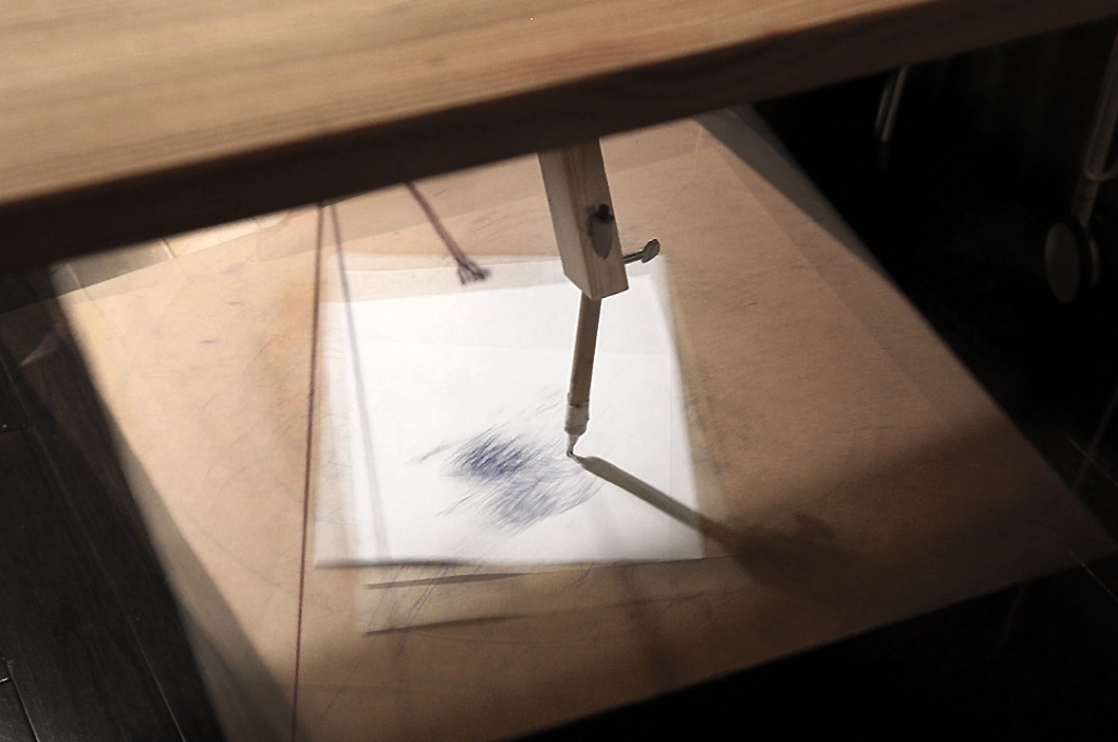 Shaky feet automatic drawing machine 2017
